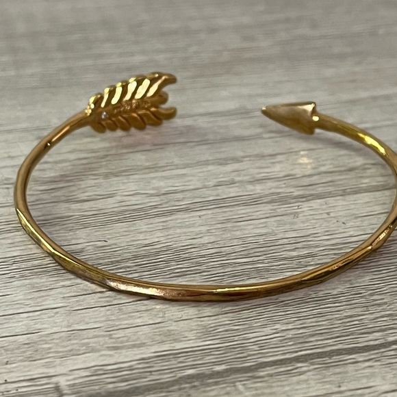 Stella & Dot Gilded Arrow Bangle in Gold - Picture 5 of 5